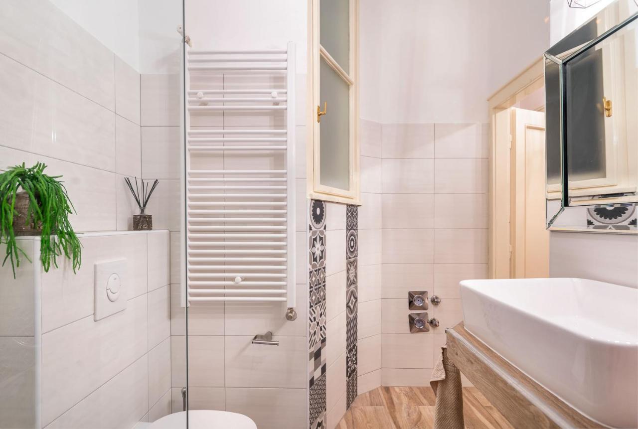 Economy Downtown Design Apartments - Free Parking - Balcony - Super Puplic Transport - Ac بودابست المظهر الخارجي الصورة